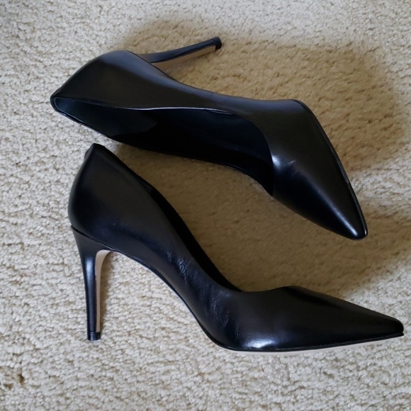 Classic Guess heels - Picture 3 of 5